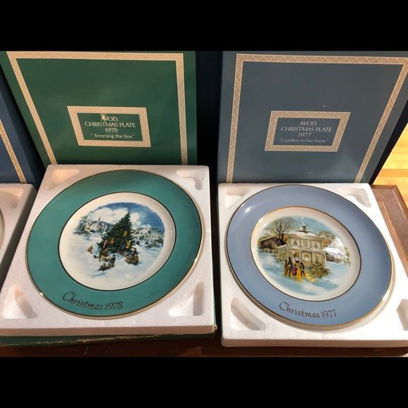 Avon Christmas Plate Collection - Picture 4 of 8